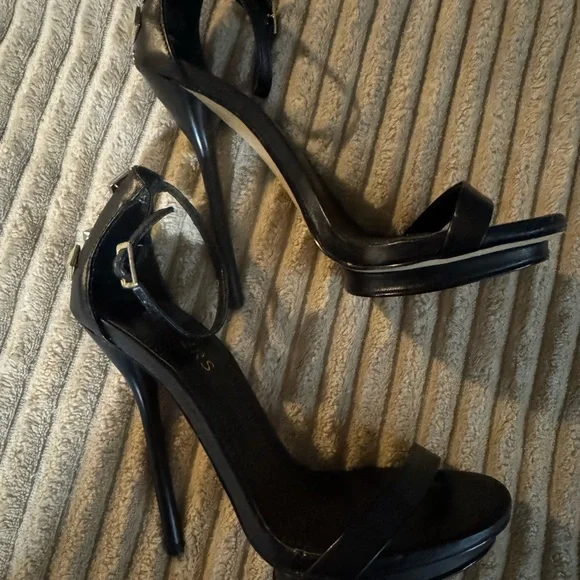 Elegant Black High Heels by Bakers - Picture 4 of 8